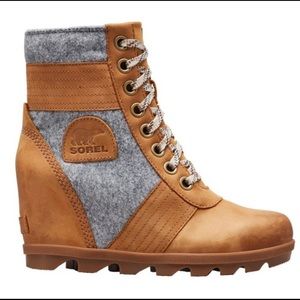 SAVE $135 - LIKE NEW Sorel Women's Lexie Wedge Felt 'Camel' Boots NL3776-224